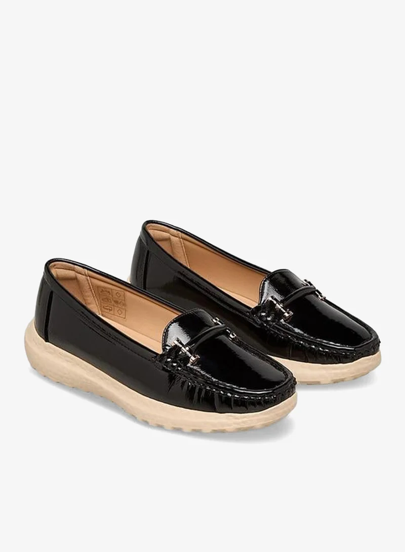 لو كونفورت Women Metal Accent Loafers
