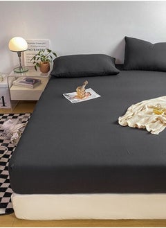 LUNA Home 3-Piece Set: king-size fitted bedsheet and two pillowcases, washable cotton in a black color.  - Image 3