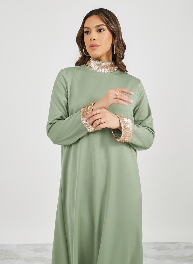 ستايلي جلابية مزينة بالترتر بياقة عالية - Image 3