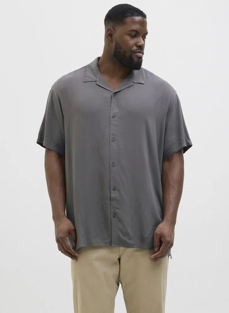 Solid Regular Fit Half Sleeve Shirt