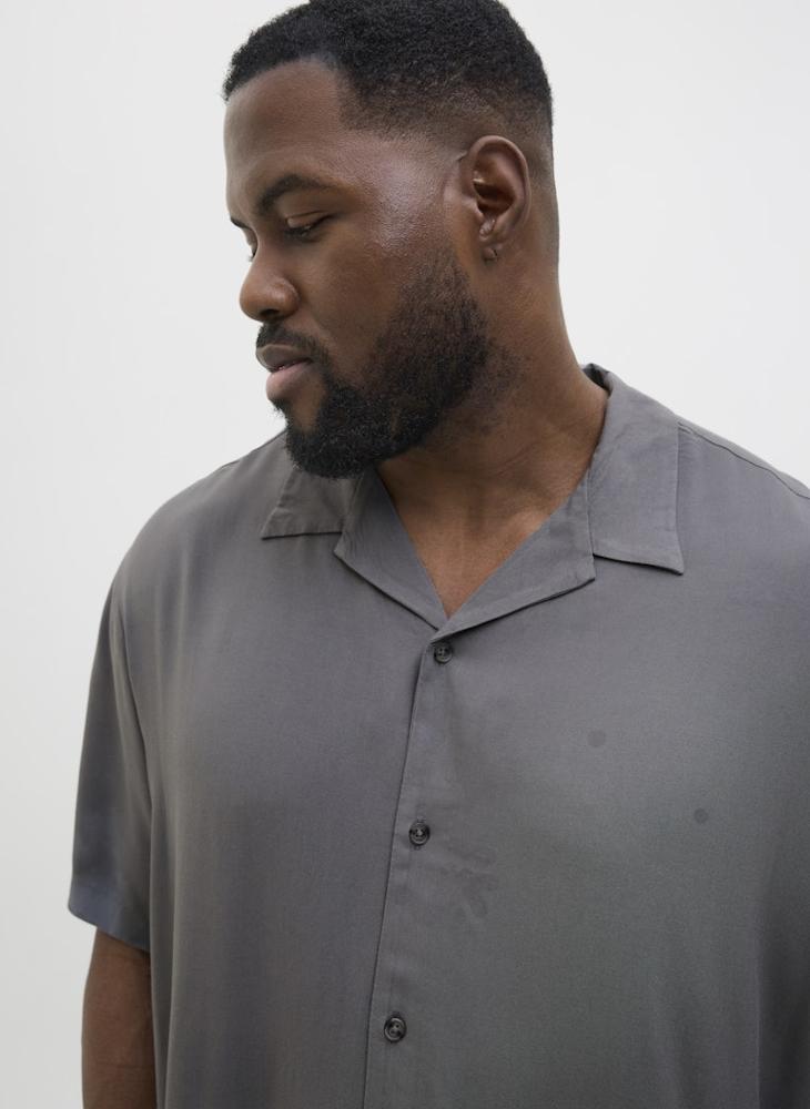 JACK & JONES Solid Regular Fit Half Sleeve Shirt - Image 1