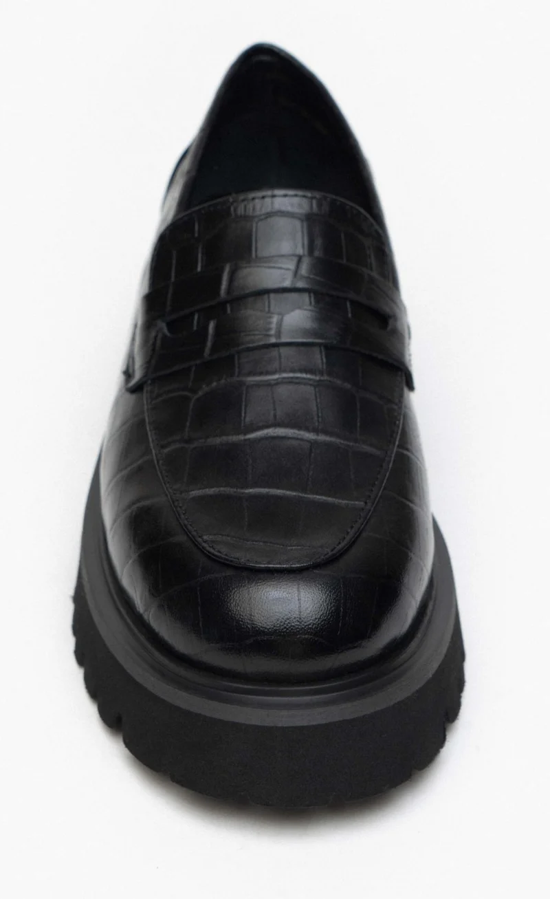 Nişantaşı Shoes Queena Black Patterned Genuine Leather Thick Sole Detail Women's Shoes