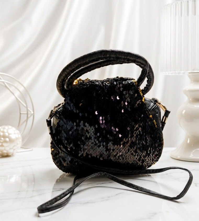 Women's Handbag – Luxurious Modern Design with a Color-Changing Touch and Stylish Shoulder Strap - Image 1