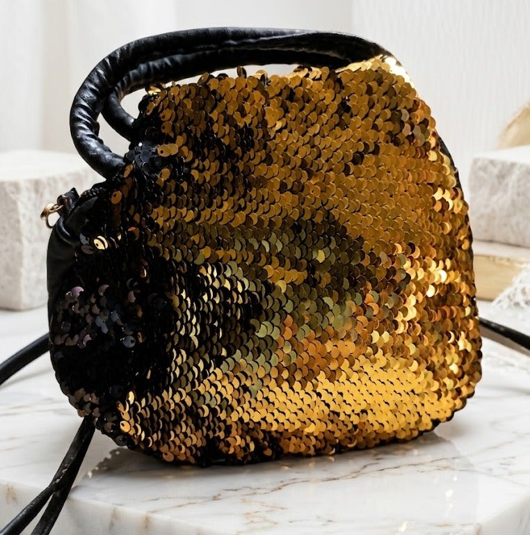 Women's Handbag – Luxurious Modern Design with a Color-Changing Touch and Stylish Shoulder Strap - Image 2
