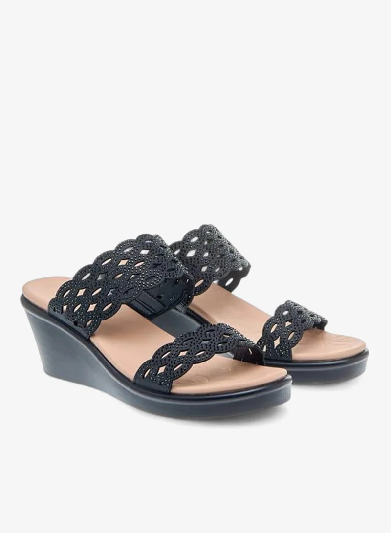 لو كونفورت صنادل نسائية بكعب ويدج وتفاصيل ليزر مزخرفة