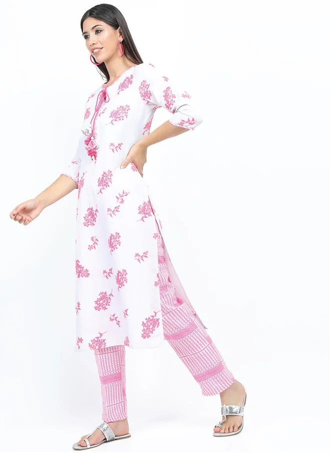 فيشود Women Pink and White Floral Printed Cotton Kurta Set by Styli