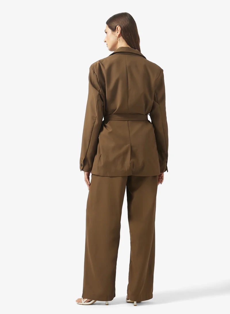 ايلا طقم بليزر وبنطلون مفصل