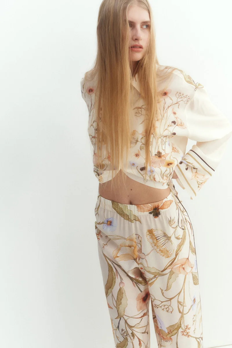 اتش اند ام بنطلون بتفاصيل بارزة