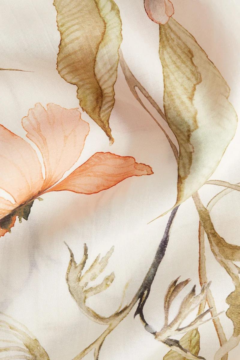 اتش اند ام بنطلون بتفاصيل بارزة