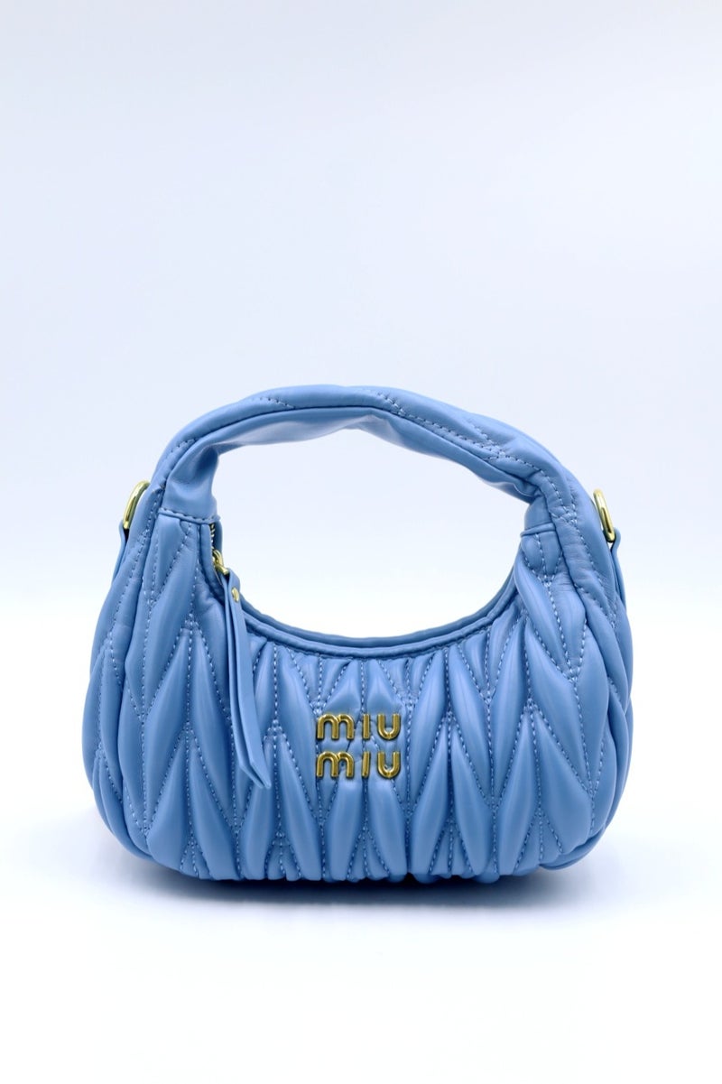 مياو مياو حقيبة كتف MIU Wander من جلد النابا مع حزام كروس بودي وإغلاق بسحاب - Image 1
