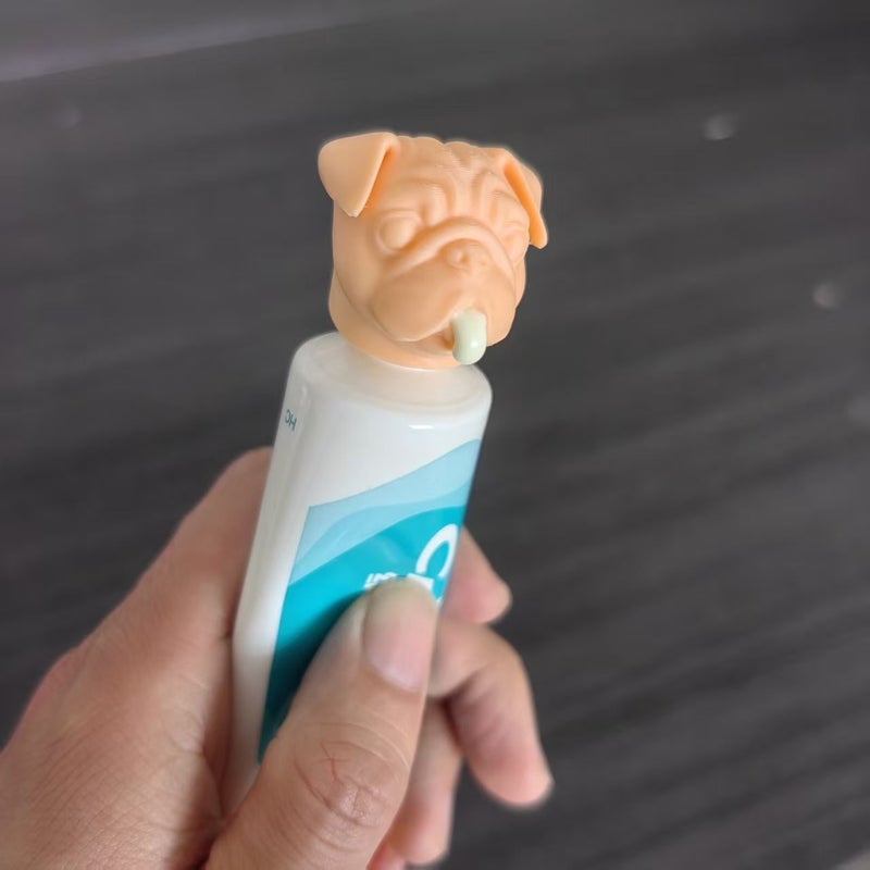غطاء معجون أسنان على شكل كلب بولغ لطيف، مزخرف بطباعة ثلاثية الأبعاد، مناسب للبالغين، يتناسب مع أنابيب المعجون القياسية، ويُعد زينة للحمام أو هدية مبتكرة. - Image 3