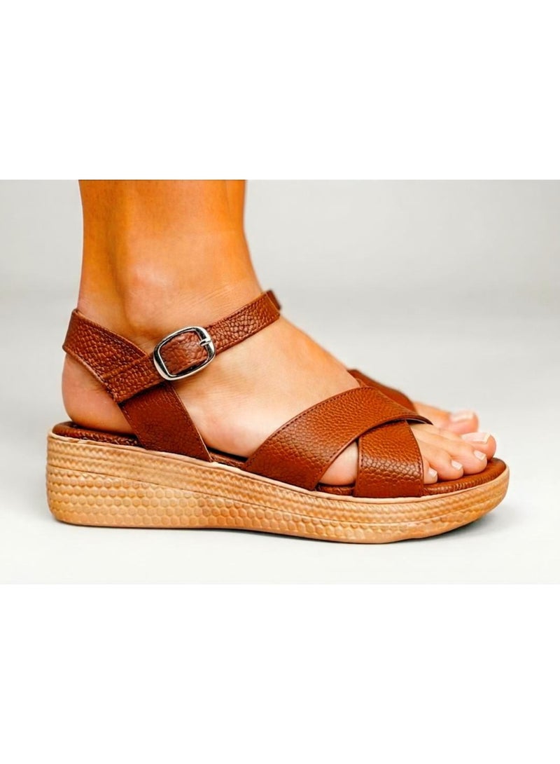 Stylish women's sandal with a comfortable wedge heel - Image 1