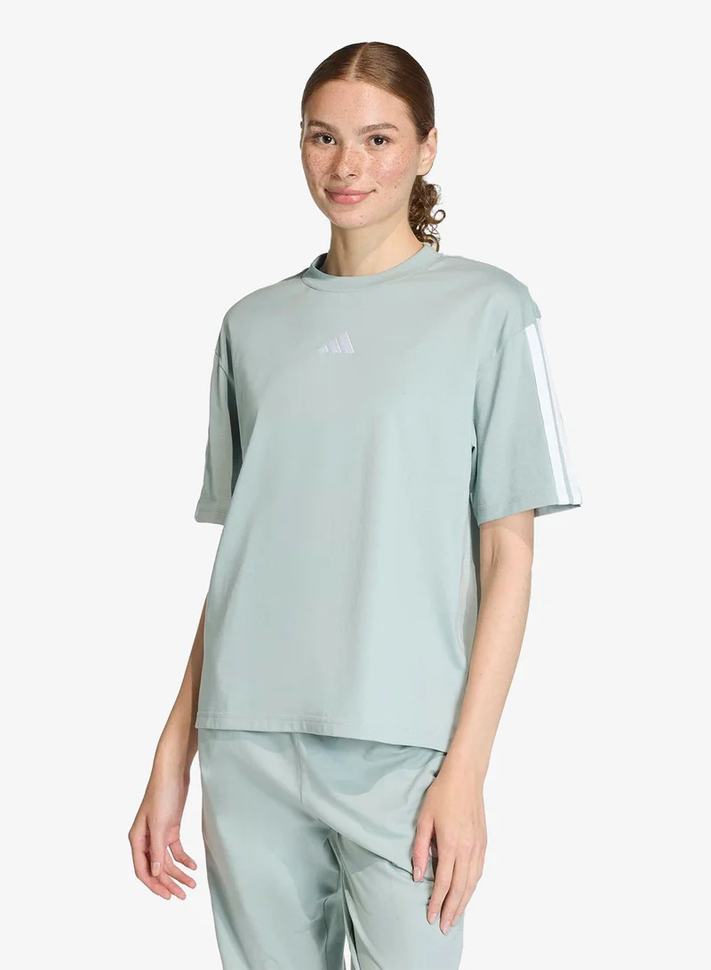 اديداس تيشيرت بوي فريند بثلاث خطوط أساسي