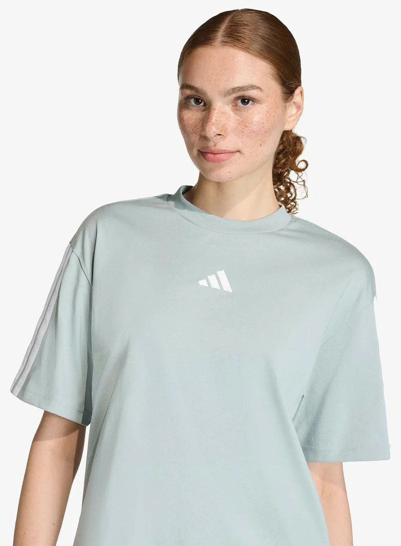 اديداس تيشيرت بوي فريند بثلاث خطوط أساسي