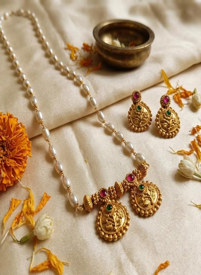 طقم عقد لؤلؤ أبيض مطلي بالذهب من AAIKU بتصميم تقليدي | قلادة بتصميم عملة معدنية عتيقة مع أقراط متناسقة | مجوهرات عرقية بطول 30 بوصة للنساء والفتيات - Image 4