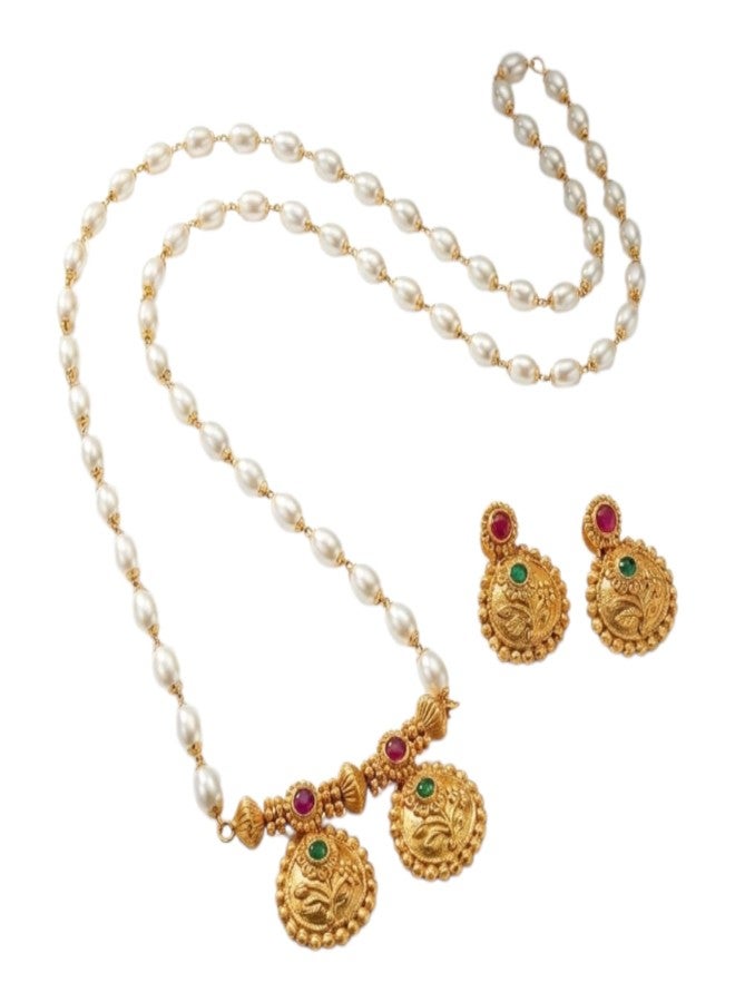 طقم عقد لؤلؤ أبيض مطلي بالذهب من AAIKU بتصميم تقليدي | قلادة بتصميم عملة معدنية عتيقة مع أقراط متناسقة | مجوهرات عرقية بطول 30 بوصة للنساء والفتيات - Image 1