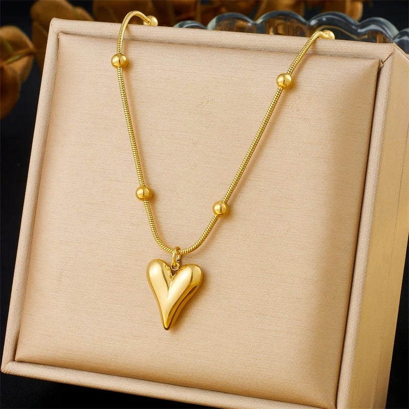 سلسلة أستانليس ستيل ذهبي مع دلاية شكل قلب - Image 1