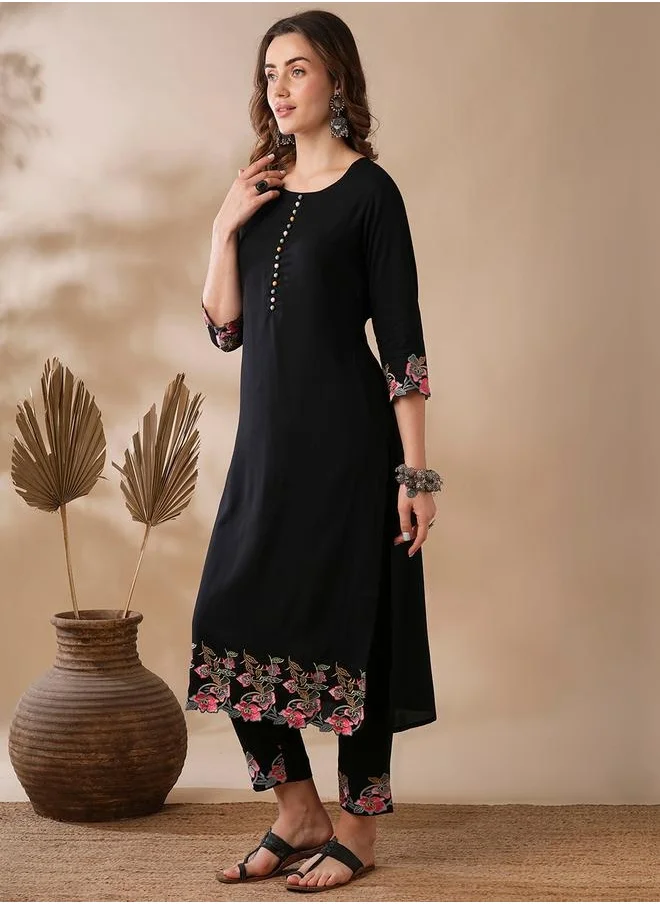 globus Globus Women Black Potli Button Floral Scalloped Hem Straight Workwear Kurta and Elasticated Pants Set by Styli