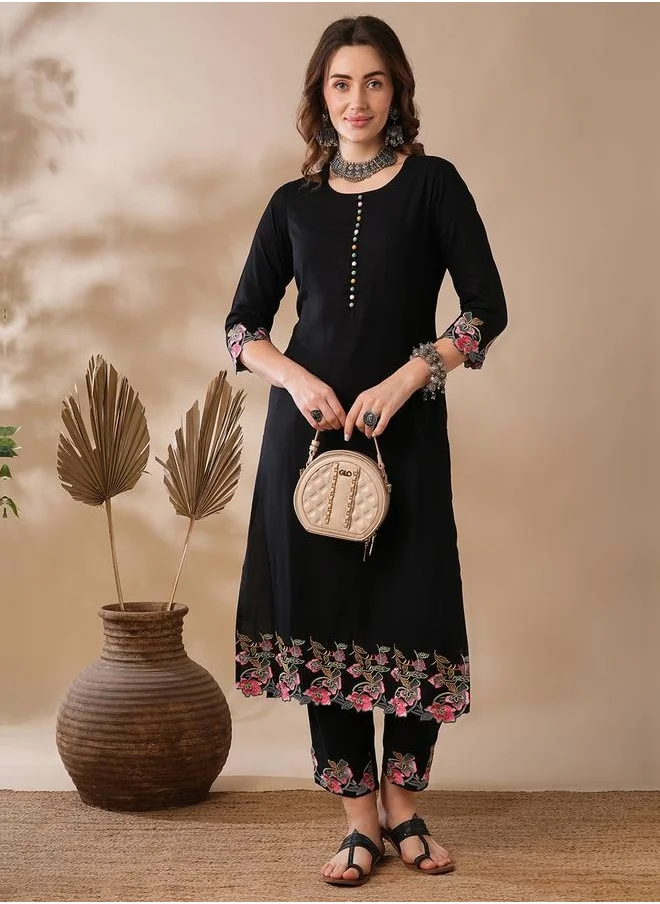 globus Globus Women Black Potli Button Floral Scalloped Hem Straight Workwear Kurta and Elasticated Pants Set by Styli