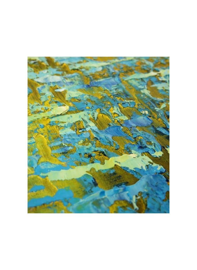 كانجرو لوحة قماشية أصلية مرسومة باليد، تتميز بفن تجريدي يصور خطوطًا رأسية رفيعة تشبه الأشجار أو أعمدة خفيفة باللونين الأبيض والرمادي، تتوجها طبقة غنية وسميكة من الألوان الزرقاء، الفيروزية، والخضراء الممزوجة بالذهبي، مما يخلق تأثيرًا بصريًا لغابة أو انعكاسات طبيعية نابضة بالحياة. - Image 2