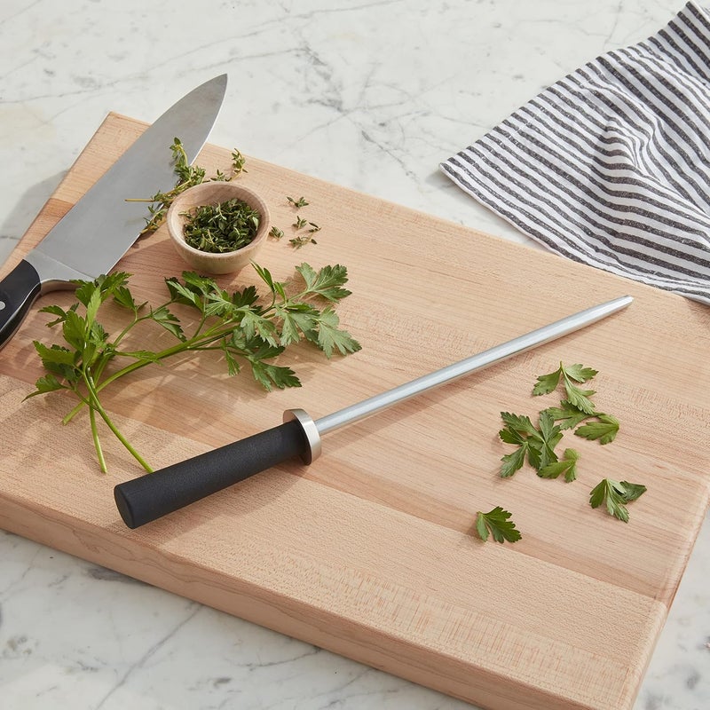 KAI 9" قضيب شحذ مزدوج، قضيب شحذ ناعم ومجعد دقيق، دليل زاوية مدمج، مقبض مريح، شحاذ سكاكين ياباني للطهاة المحترفين والهواة. - Image 4