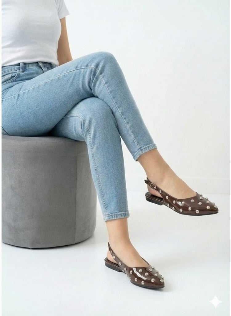 لايف ستيلاش  حذاء سابوه مسطح من الجلد لامع مع إبزيم BF-805 - بني - Image 1