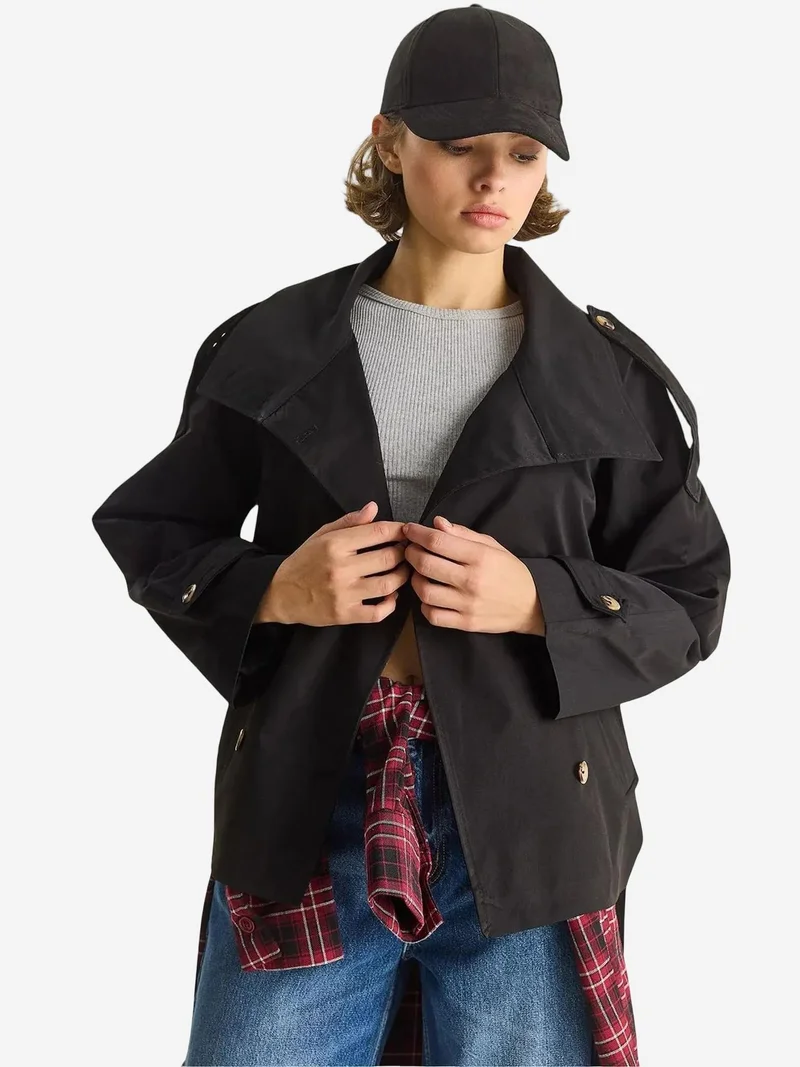 Bianco Lucci LUCCI Oversize Buttoned Trench Coat