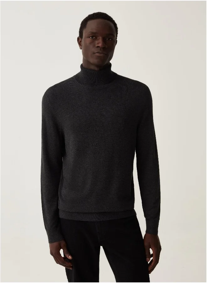 او في اس Pullover with high neck