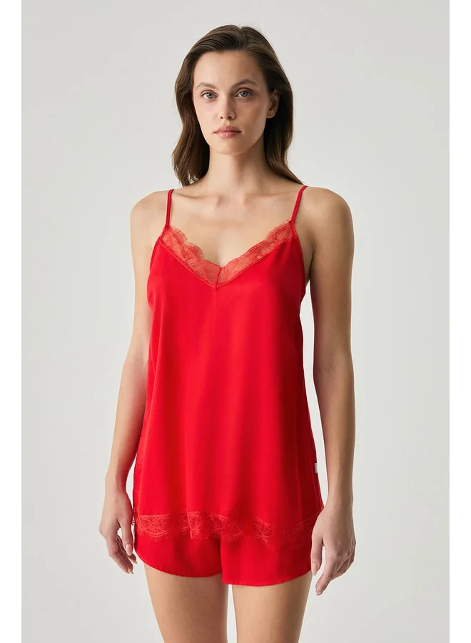 Penye Mood Viscose satin textured set with lace-detail shorts.