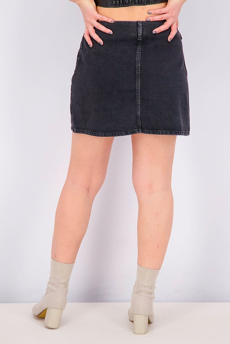 TOPSHOP تنورة جينز نسائية بقصة عادية، سوداء مغسولة - Image 2