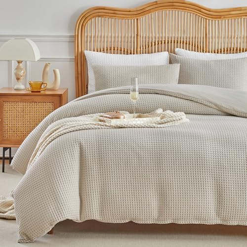 WARMDERN غطاء لحاف وارفدرن بنمط الوافل بحجم كينج، مجموعة غطاء لحاف بتصميم كاكي، غطاء مريح وقابل للتنفس، مجموعة بياضات ميكروفايبر مكونة من 3 قطع لجميع الفصول (كاكي، كينج) - Image 1