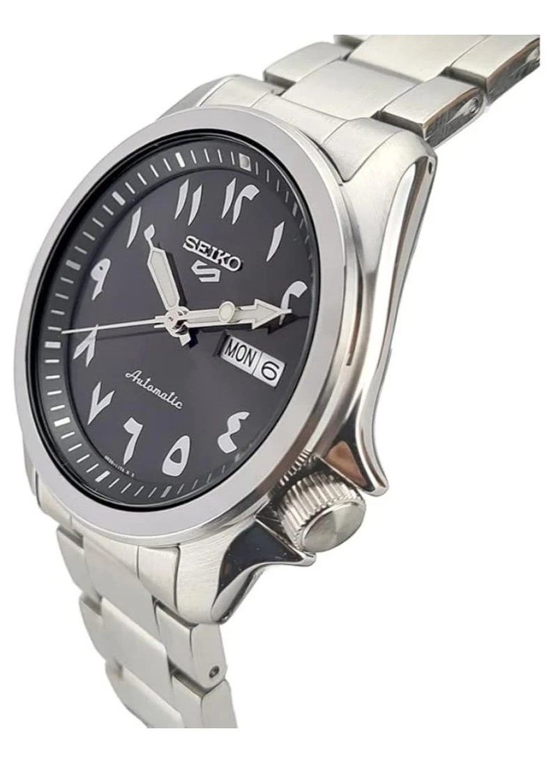 Seiko 5 سبورت SRPH47K1 – ساعة أوتوماتيكية للرجال بأرقام عربية، قرص رمادي، وسوار من الفولاذ المقاوم للصدأ - Image 3