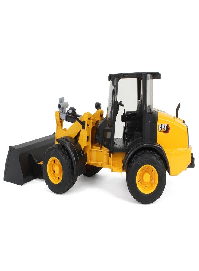Bruder 02486 CAT Wheel Loader - Image 5