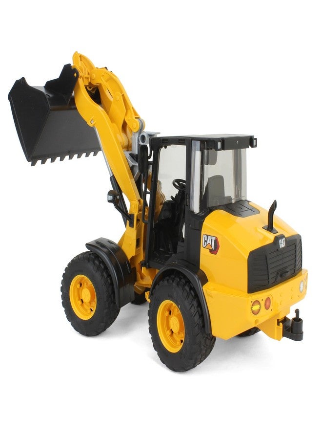 Bruder 02486 CAT Wheel Loader - Image 4