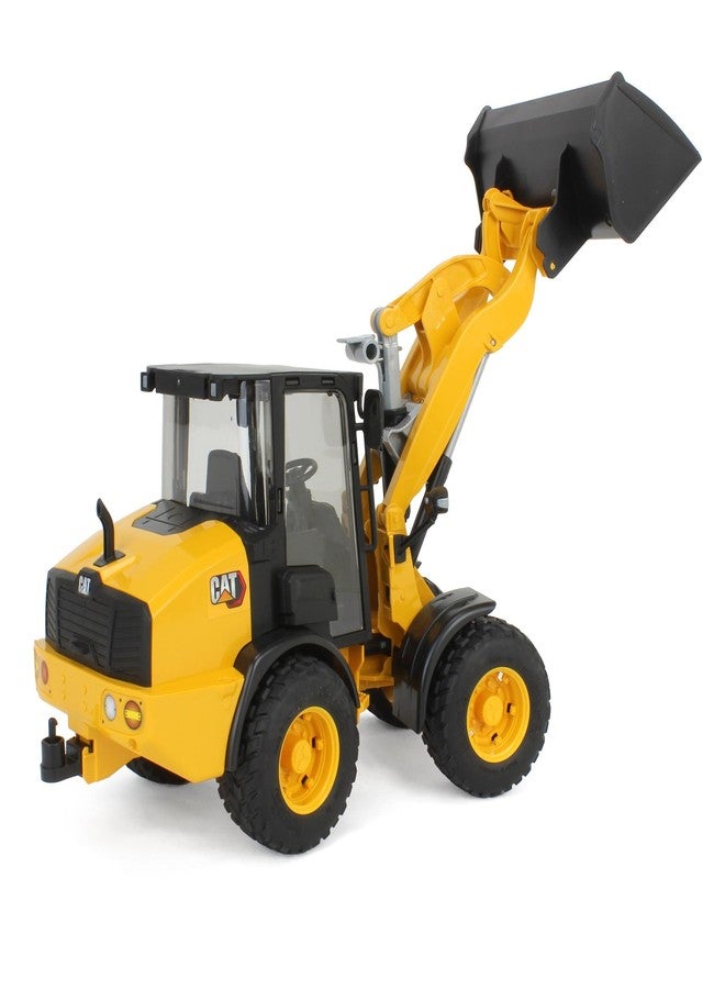 Bruder 02486 CAT Wheel Loader - Image 3