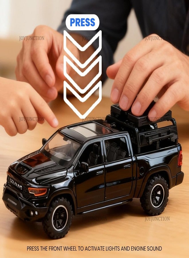 JOY JUNCTION سيارة نموذجية من طراز JOY JUNCTION RAM Mammoth Pick-Up بمقياس 1:32، مصنوعة من سبيكة معدنية حصرية، تعمل بنظام السحب للخلف، مزودة بأبواب قابلة للفتح وموسيقى خفيفة (لون أسود). - Image 2