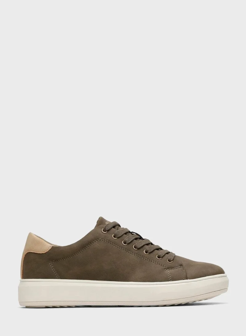 CCC Lanetti Low Top Sneaker