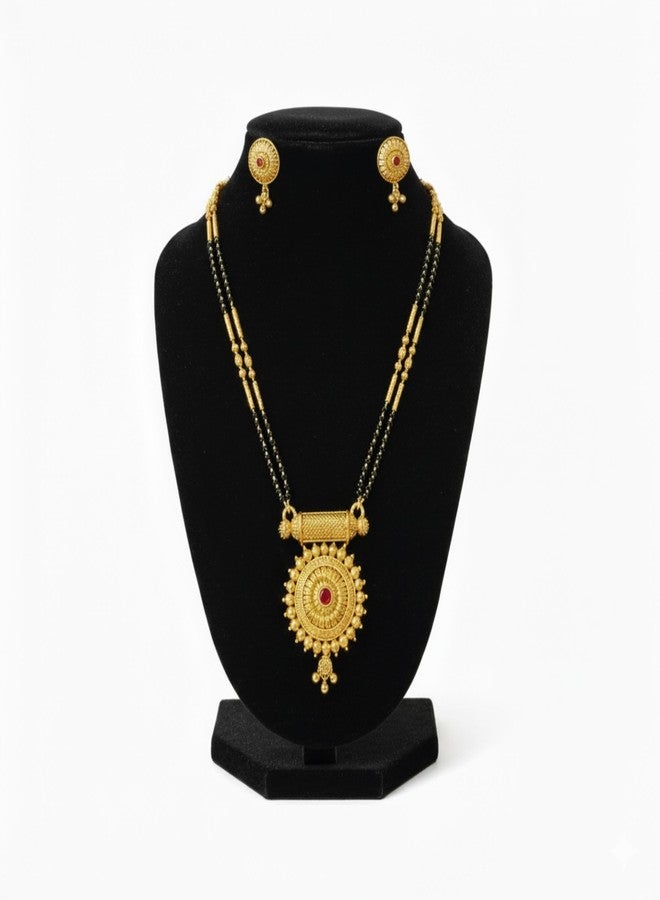 قلادة مانجالسوترا طويلة تقليدية من ولاية ماهاراشترا من AAIKU مع قلادة وأقراط | سلسلة خرز سوداء مطلية بالذهب العتيق | مجوهرات مصقولة بدقة للنساء والفتيات | مانجالسوترا أنيقة للنساء (36 بوصة) - Image 5