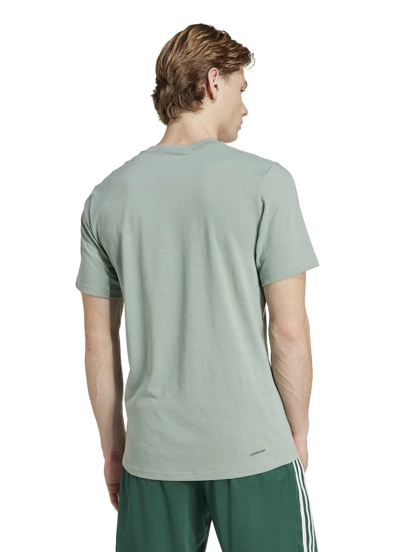 اديداس تيشيرت رجالي مطبوع بشعار ترين إسنشالز فيل ريدي للتدريب