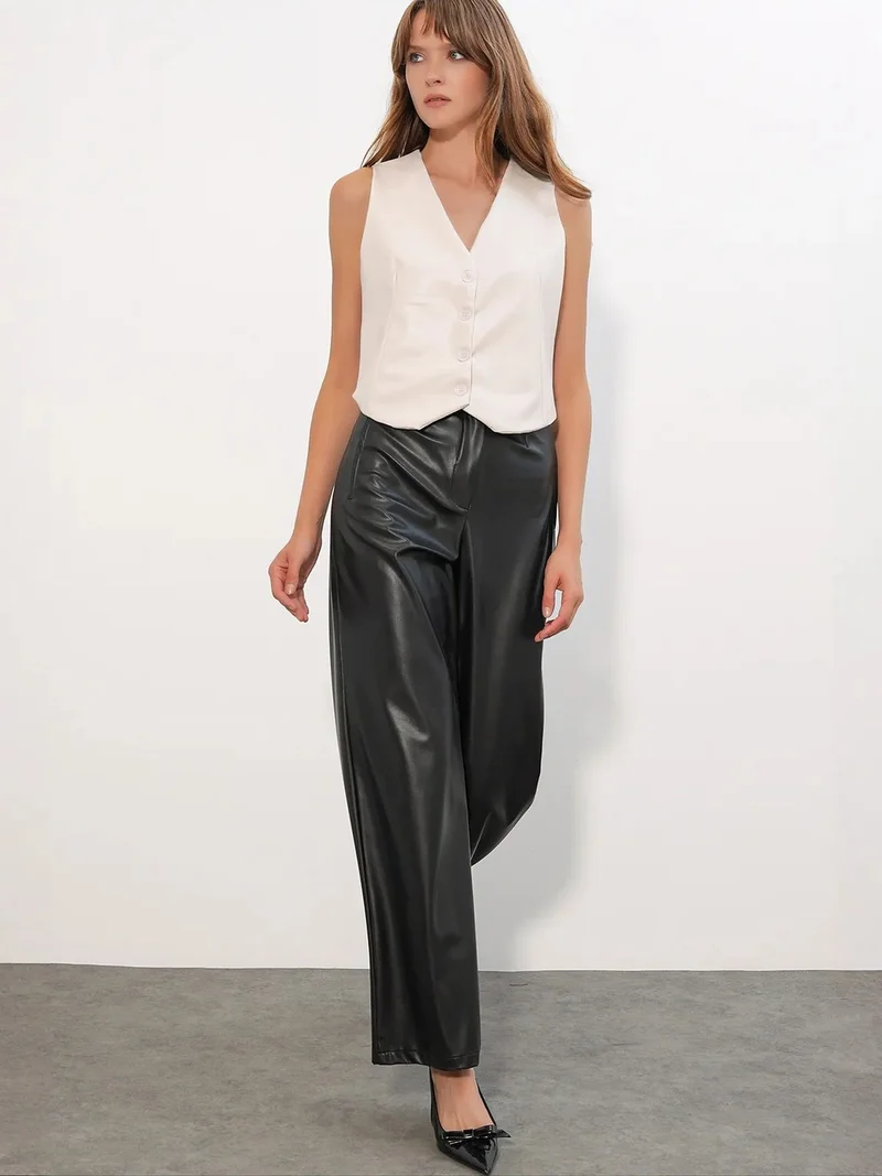 بيغ دارت BDART Faux Leather V-Neck Buttoned Crop Vest