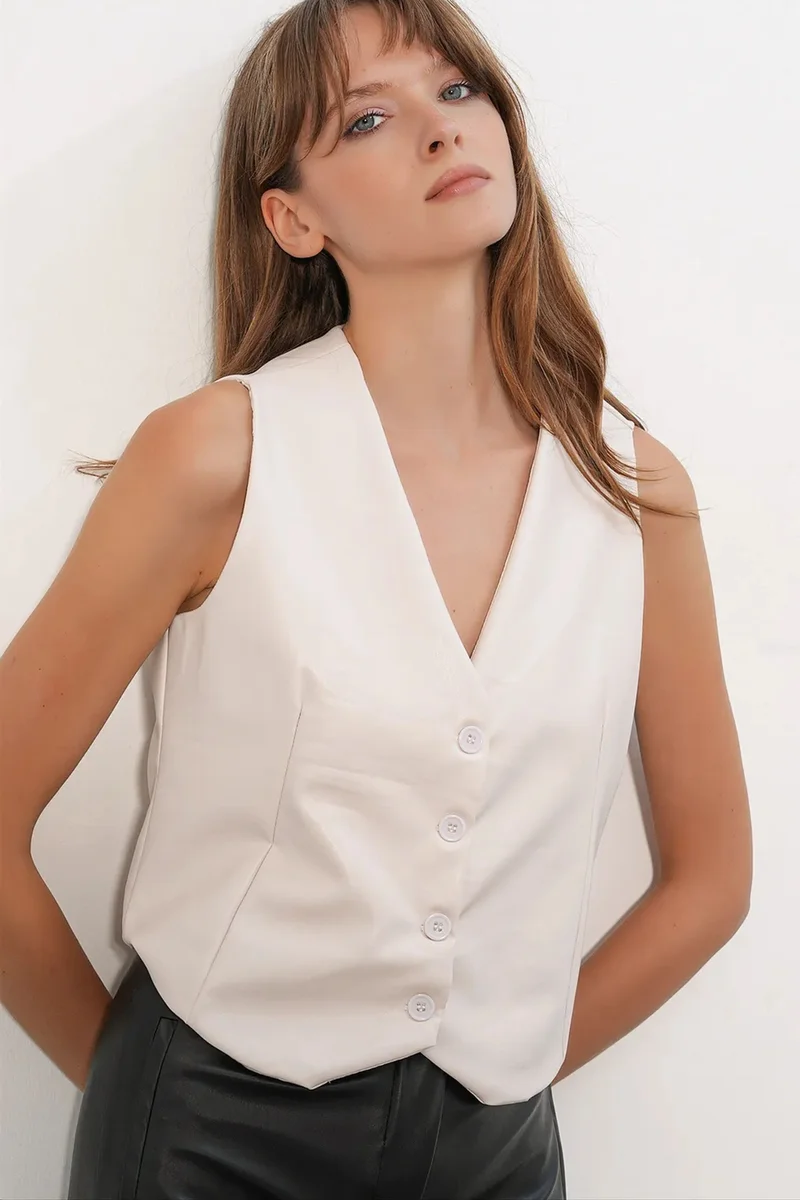 بيغ دارت BDART Faux Leather V-Neck Buttoned Crop Vest