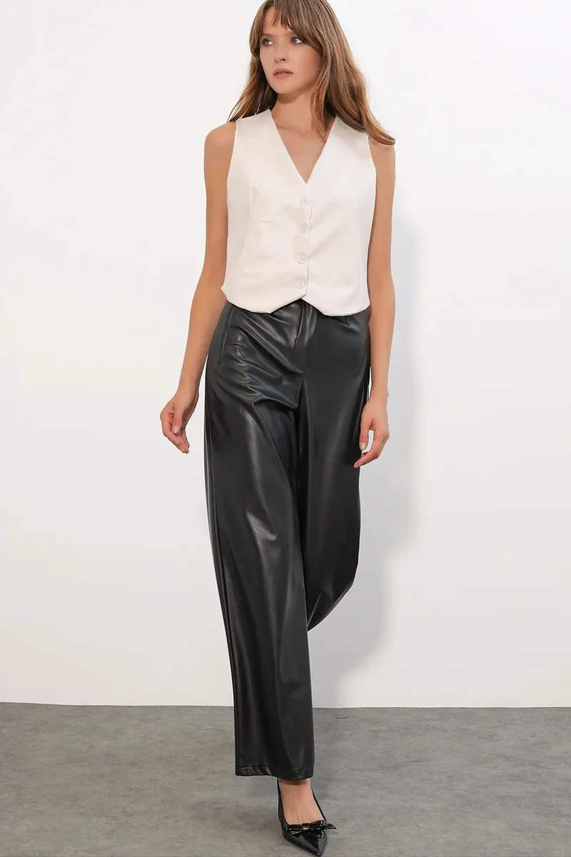 بيغ دارت BDART Faux Leather V-Neck Buttoned Crop Vest