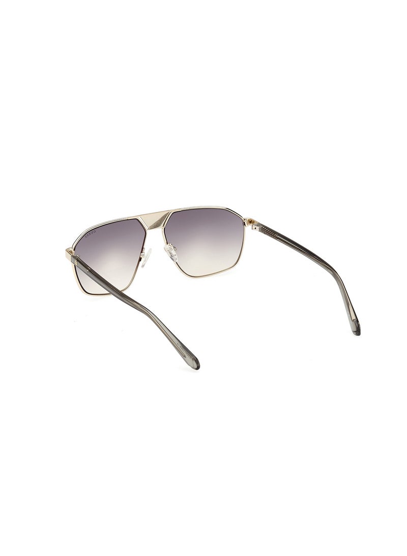GUESS نظارة شمسية بايلوت للحماية من الأشعة فوق البنفسجية للرجال - GU0008632P59 - مقاس العدسة: 59 ملم - Image 4