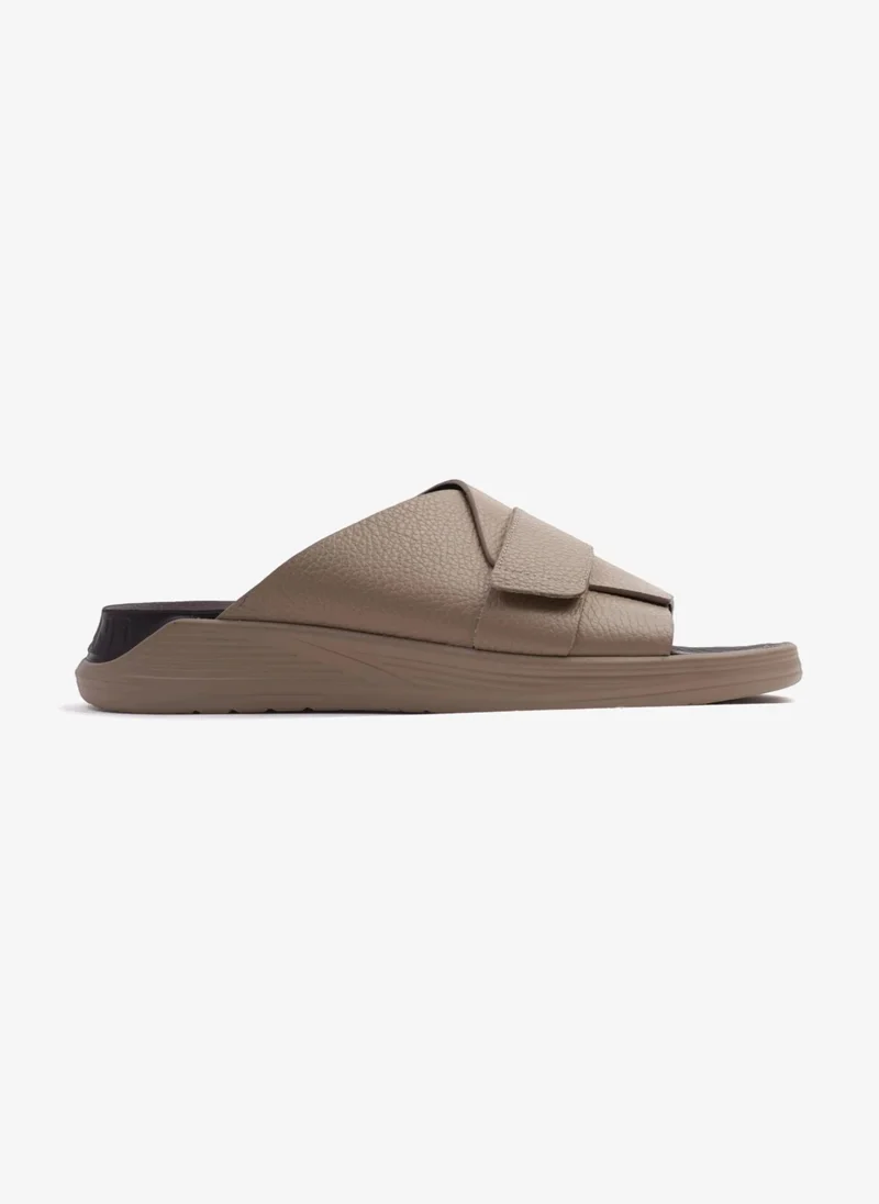 UOMO كافالير UOMO CAVALIER WITH STRAPPY DESIGN SANDALS