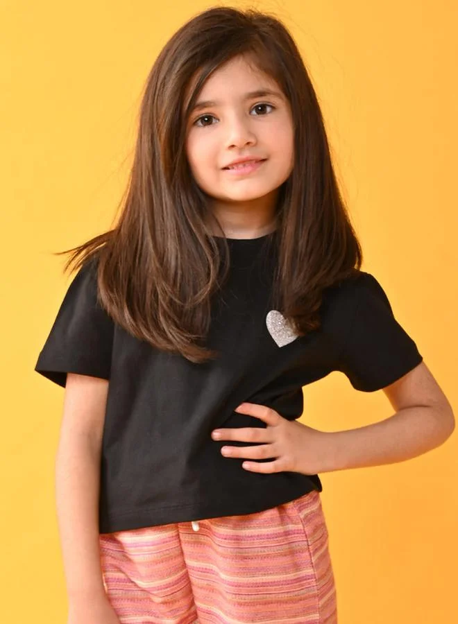 انثريلو تيشيرت بطبعة قلب مع ياقة دائرية