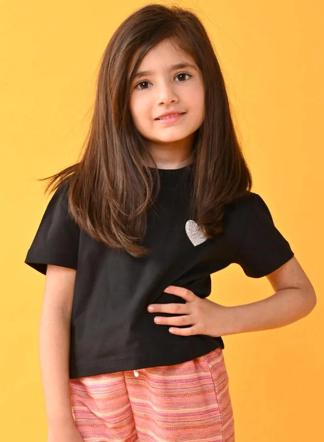 انثريلو تيشيرت بطبعة قلب مع ياقة دائرية