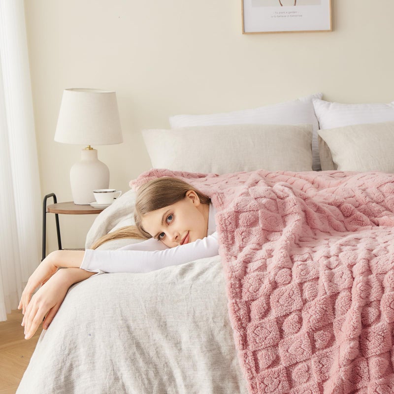 NEWCOSPLAY Super Soft Throw Blanket Pink Premium Silky Flannel Fleece 3D Heart Checkered Lightweight Bed Blanket All Season Use (Pink Heart  Throw(50""x70"")) - Image 3