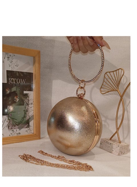 شنطة حريمى سواريه على شكل بيضاوى مع سلسله معدنيه