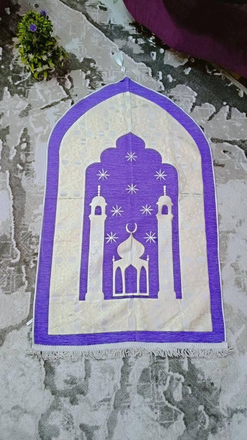 مصليه صلاة فاخرة متعددة الألوان، ناعمة وخفيفة بتصميم أنيق يوفر راحة أثناء الصلاة. - Image 1
