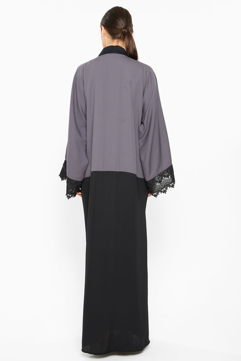 النخبة عباية عصرية بلونين مع تفاصيل دانتيل مخطط بالأسود - Image 3